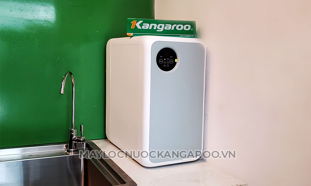 Hình ảnh thực tế máy lọc nước KG400HU đặt trên mặt bàn bếp