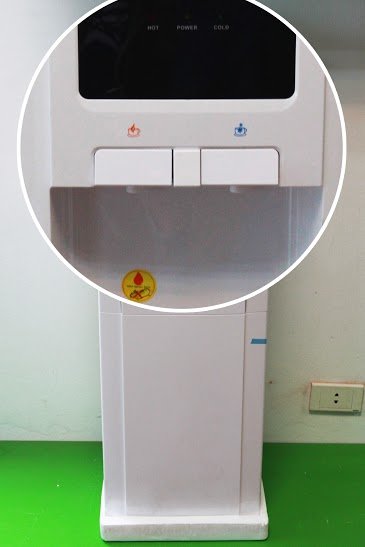2 Vòi nóng lạnh riêng biệt