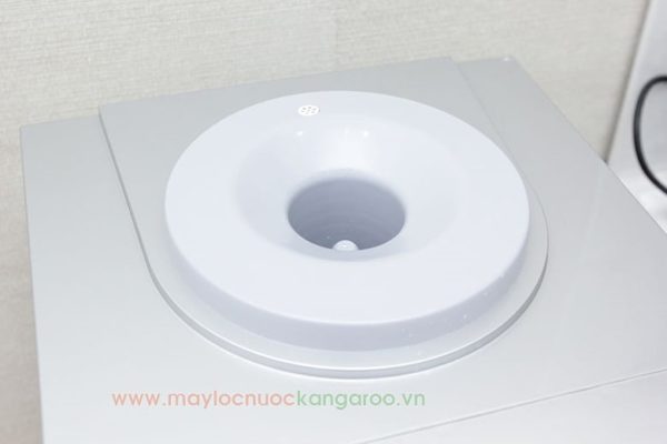 Phần úp bình tiện lợi, sạch sẽ sử dụng loại nhựa an toàn vệ sinh thực phẩm